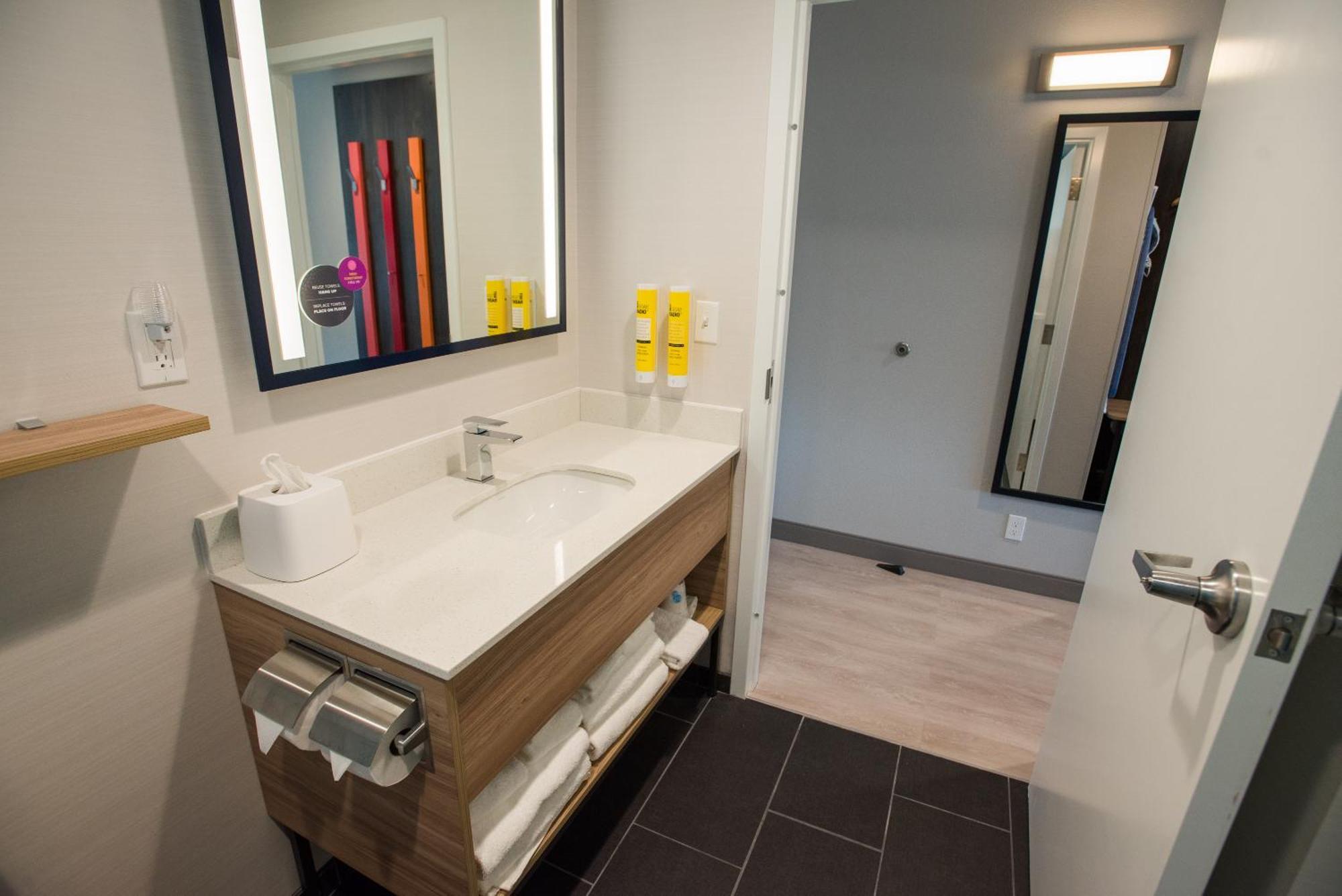 Tru By Hilton Cedar Rapids Westdale Hotel Luaran gambar