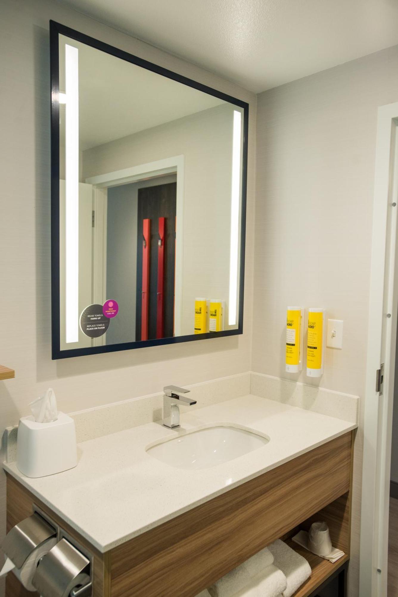 Tru By Hilton Cedar Rapids Westdale Hotel Luaran gambar